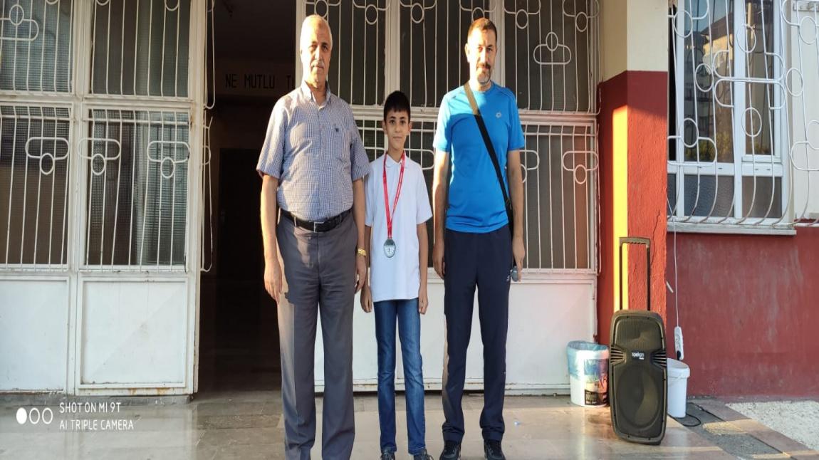 Gaznatep'te düzenlenen Karate şampiyonasında okulumuz 6-C sınıfı öğrencisi Emrullah ALBAYRAK bölge ikincisi olmuştur.