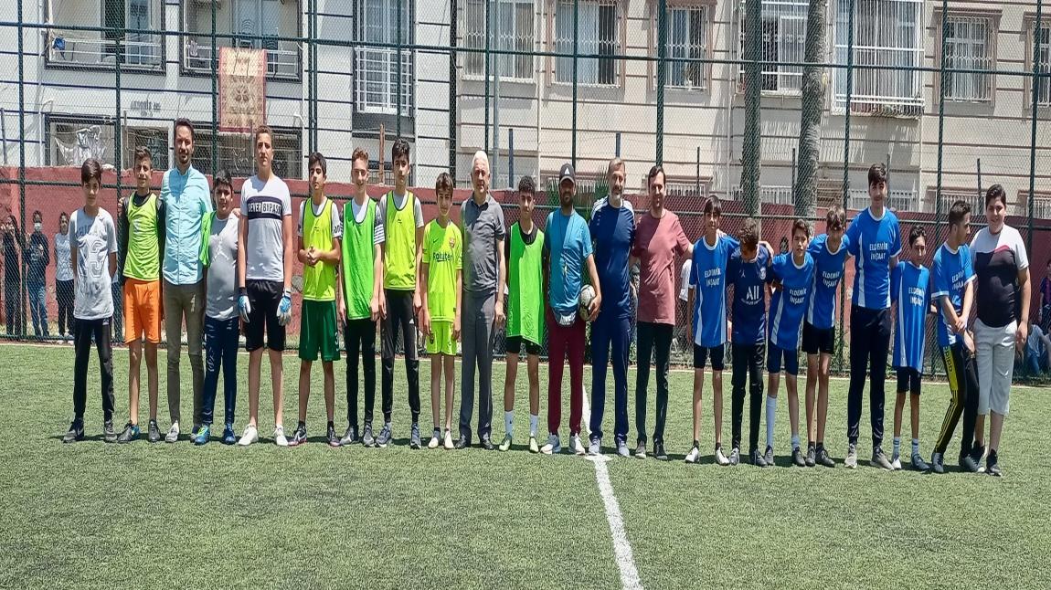 2022 Yılı Okul İçi Futbol ve Voleybol Turvaları okulumuz Beden Eğitim Öğretmenleri İbrahim Gündüz ve Alper Köksoy tarafından düzenlendi.